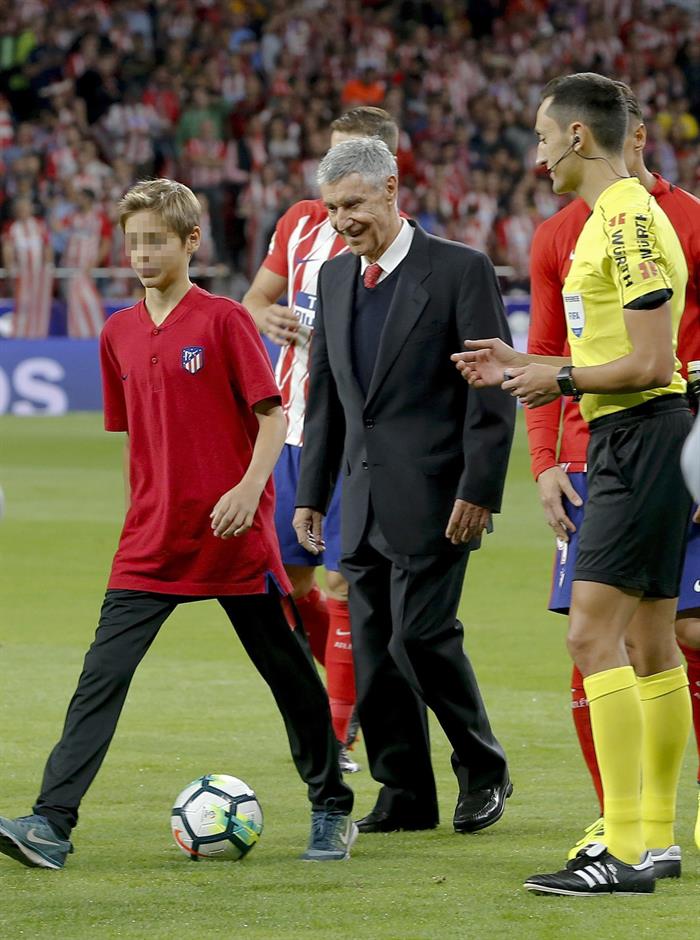 Pasado, presente y futuro del Atleti se unen en el saque de honor del Wanda Metropolitano Pasado, presente y futuro del Atleti se unen en el saque de honor del Wanda Metropolitano