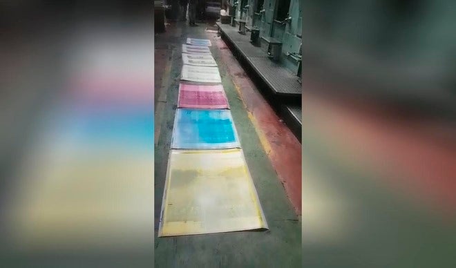 La Guardia Civil requisa las planchas para confeccionar la propaganda del referéndum La Guardia Civil requisa las planchas para confeccionar la propaganda del referéndum