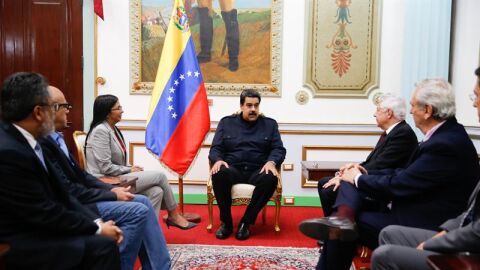 Nicol&aacute;s Maduro en una reuni&oacute;n