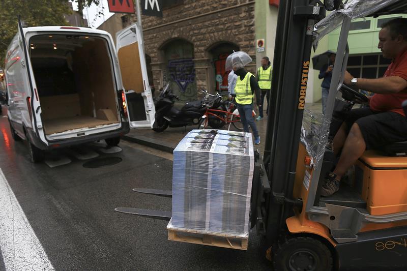 La Guardia Civil requisa nuevo material electoral para el referéndum en Montcada La Guardia Civil requisa nuevo material electoral para el referéndum en Montcada