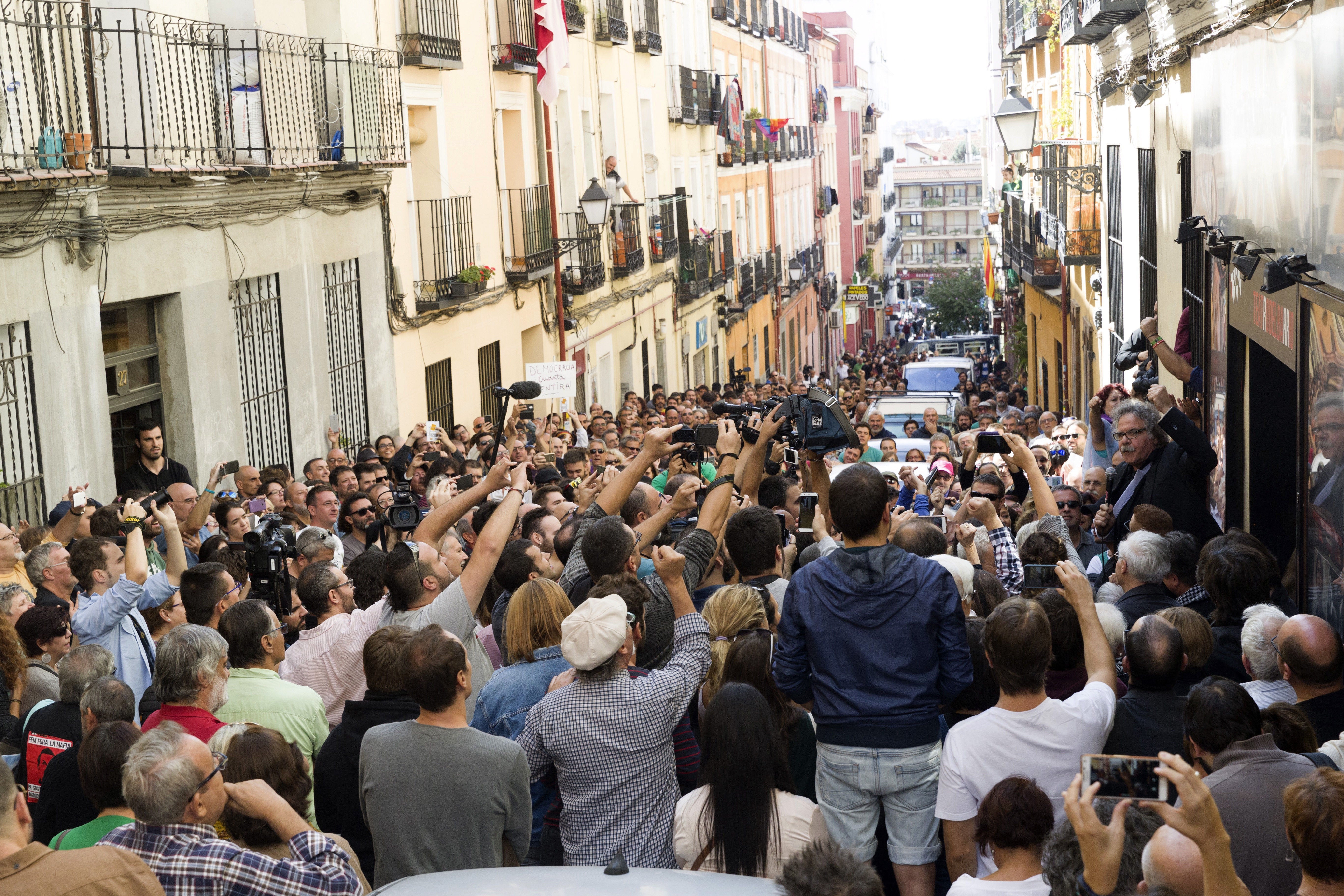 Cientos de personas asisten al acto a favor del referéndum en Madrid Cientos de personas asisten al acto a favor del referéndum en Madrid