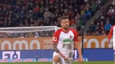 Polémica imagen en la Bundesliga Polémica imagen en la Bundesliga