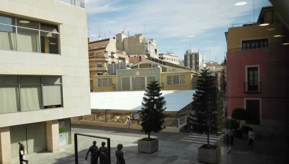 Vista desde el Ayuntamiento de Elche del Mercado Central de la ciudad