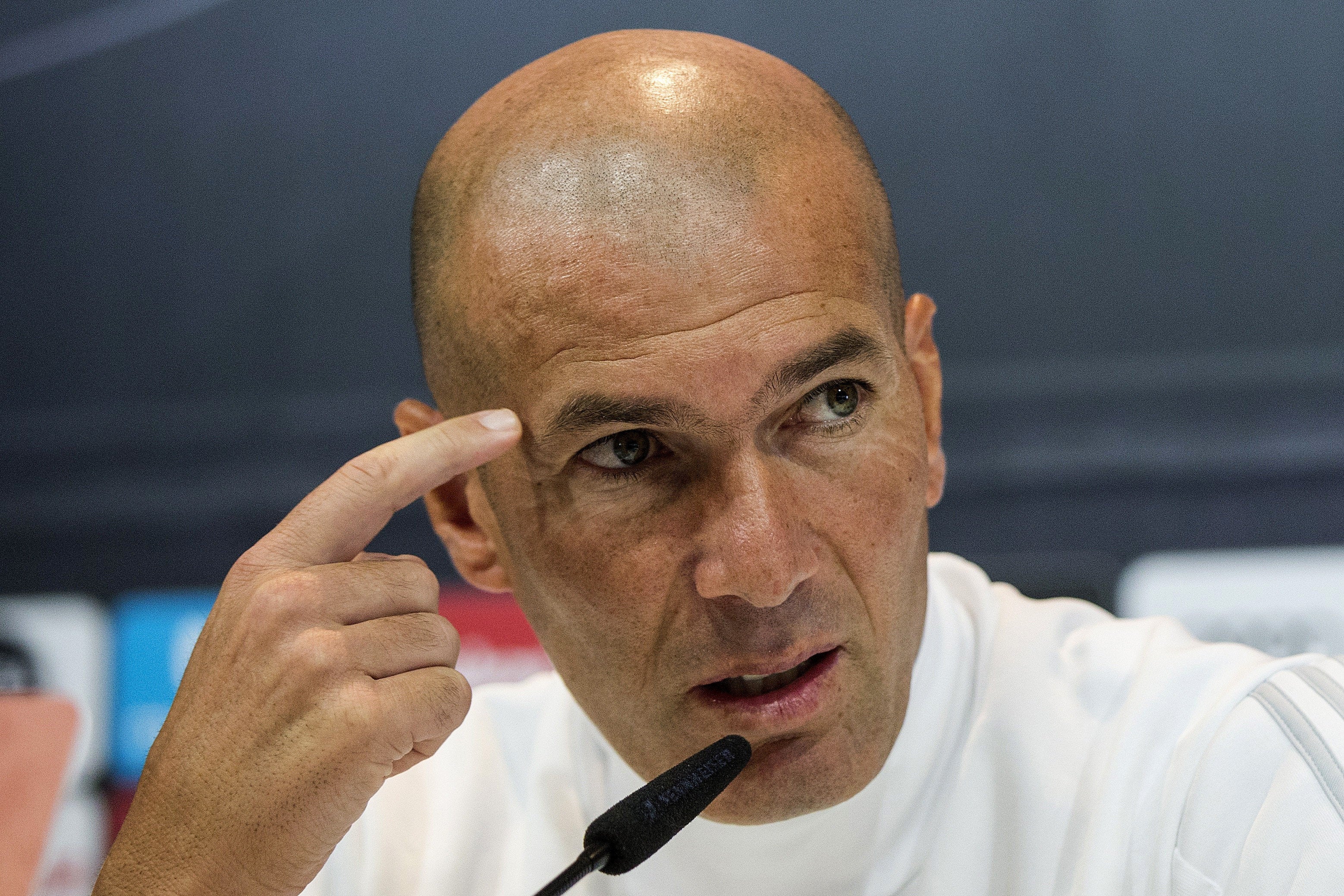 Zidane, sobre la mala racha: "¿Ahora soy el gafe? Tranquilos, yo creo que sigo teniendo flor" Zidane, sobre la mala racha: "¿Ahora soy el gafe? Tranquilos, yo creo que sigo teniendo flor"