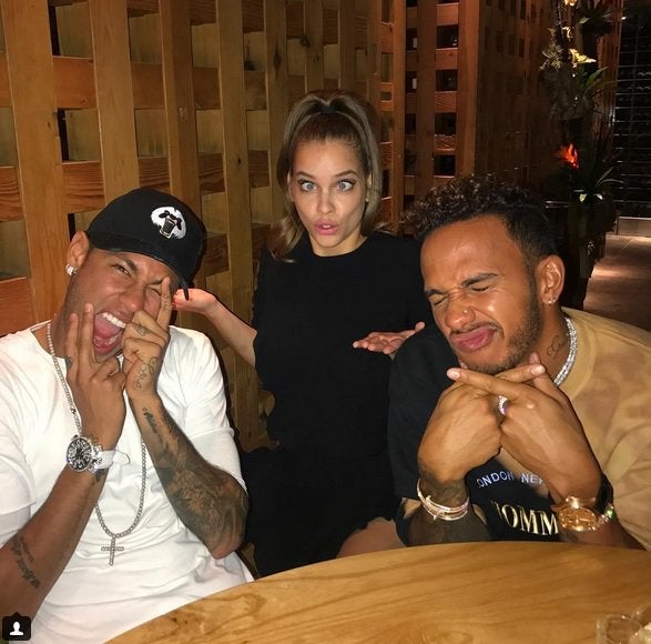 Neymar, el primero en felicitar a Hamilton por el Mundial... ¡a través de la radio del monoplaza! Neymar, el primero en felicitar a Hamilton por el Mundial... ¡a través de la radio del monoplaza!