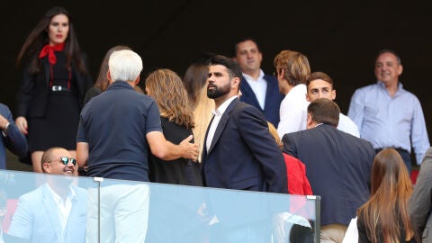 Diego Costa, en el palco del Wanda Metropolitano durante el Atl&eacute;tico de Madrid - Sevilla