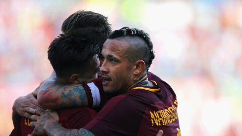 Los jugadores de la Roma celebran uno de los goles ante el Udinese