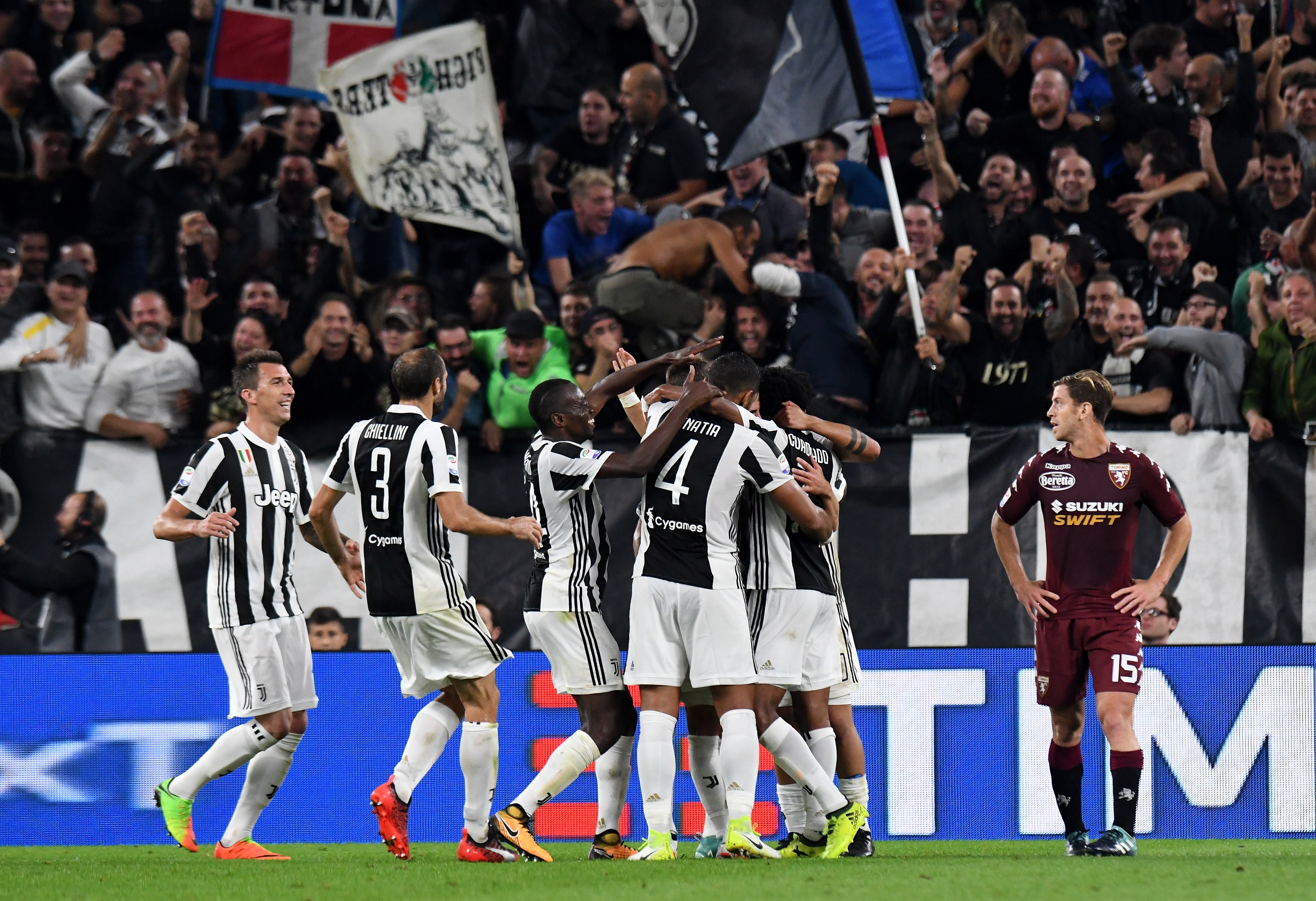 La Juventus pinta Turín de 'bianconero' con el Nápoles aguantando en su estela La Juventus pinta Turín de 'bianconero' con el Nápoles aguantando en su estela