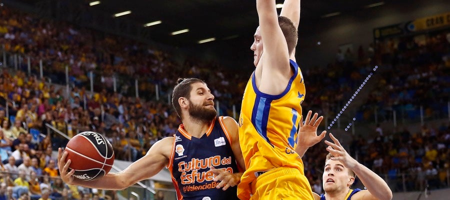 San Emeterio lidera el triunfo del Valencia Basket en la