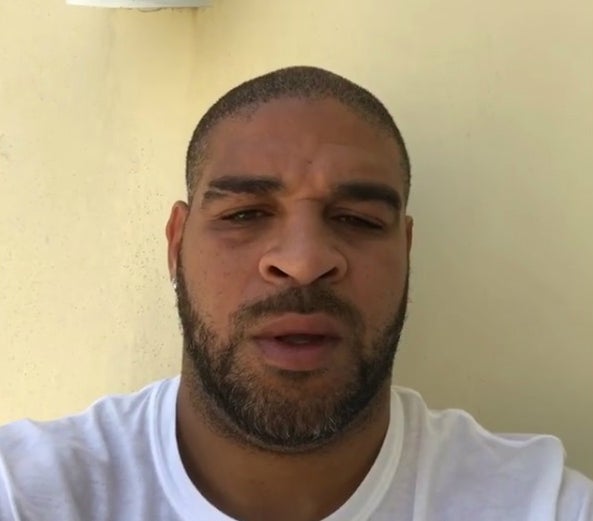 Adriano se defiende tras ser fotografiado con un narcotraficante: "Ya basta, esto no quedará impune" Adriano se defiende tras ser fotografiado con un narcotraficante: "Ya basta, esto no quedará impune"