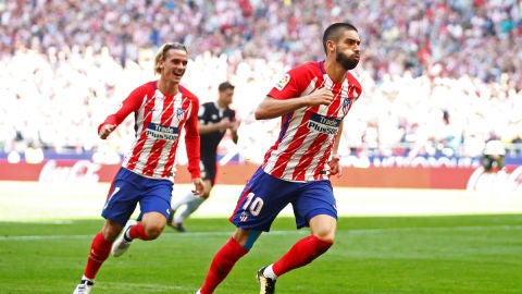 Carrasco y Griezmann celebran un gol