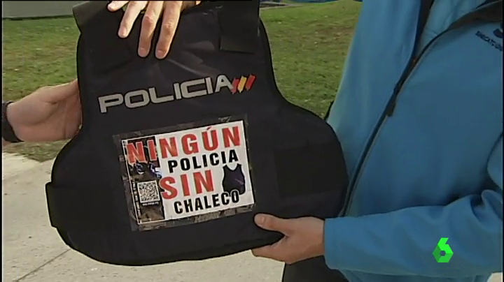 Jupol denuncia falta de higiene en los chalecos y asegura que algunos agentes han tenido que comprar sus propias prendas" Jupol denuncia falta de higiene en los chalecos y asegura que algunos agentes han tenido que comprar sus propias prendas"
