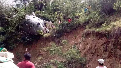 El helicóptero tras el accidente El helicóptero tras el accidente