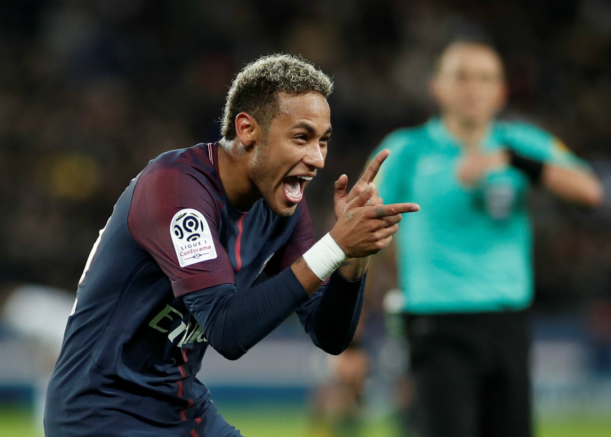 Salen a la luz los números del salario de Neymar en el PSG: cobra 3 millones de euros cada mes Salen a la luz los números del salario de Neymar en el PSG: cobra 3 millones de euros cada mes
