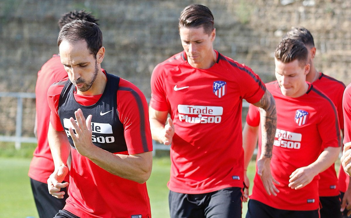 Diego Costa se acerca al entrenamiento de un Atlético que ya piensa en el Chelsea Diego Costa se acerca al entrenamiento de un Atlético que ya piensa en el Chelsea