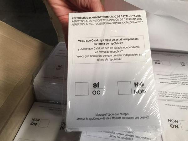 El TSJC obliga a la Policía, Mossos d'Esquadra y Guardia Civil a cerrar todos los locales públicos del referéndum ilegal del 1-O El TSJC obliga a la Policía, Mossos d'Esquadra y Guardia Civil a cerrar todos los locales públicos del referéndum ilegal del 1-O