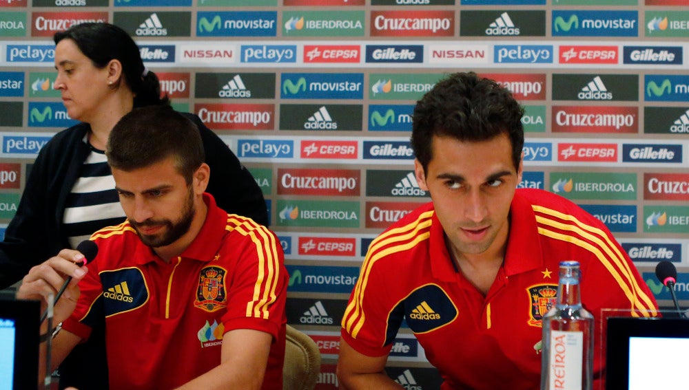Piqué y Arbeloa, juntos durante una rueda de prensa de la Selección