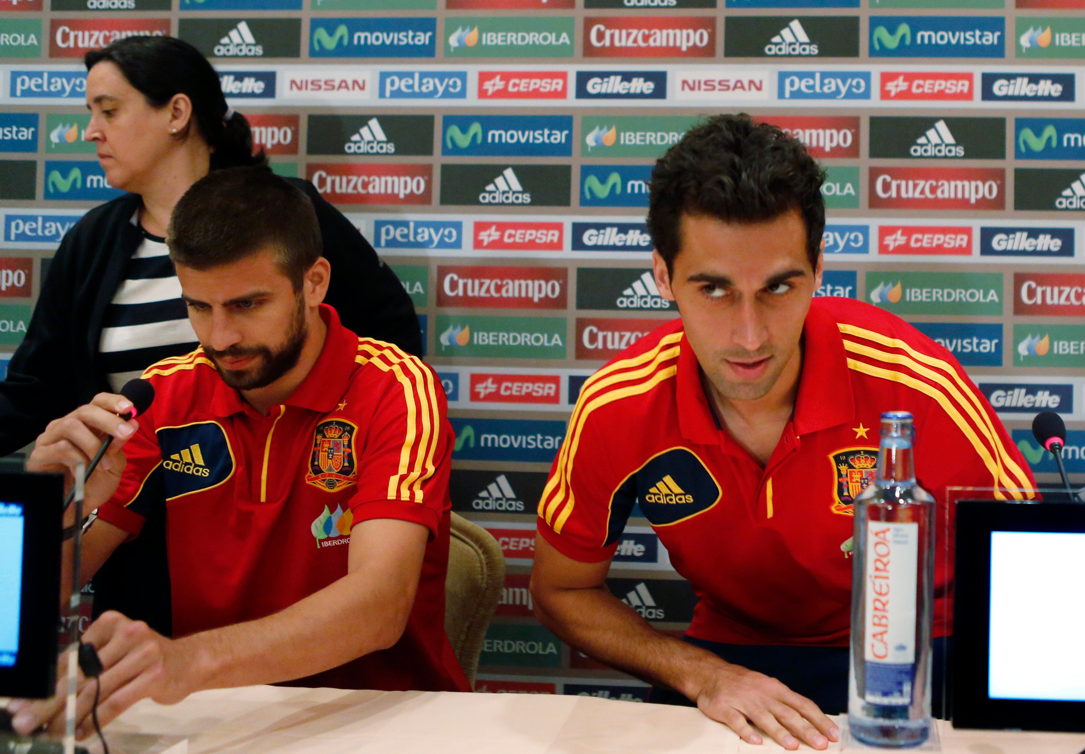 Arbeloa carga contra Piqué: "Qué fácil es faltar el respeto de cualquiera y luego pedirlo para ti" Arbeloa carga contra Piqué: "Qué fácil es faltar el respeto de cualquiera y luego pedirlo para ti"