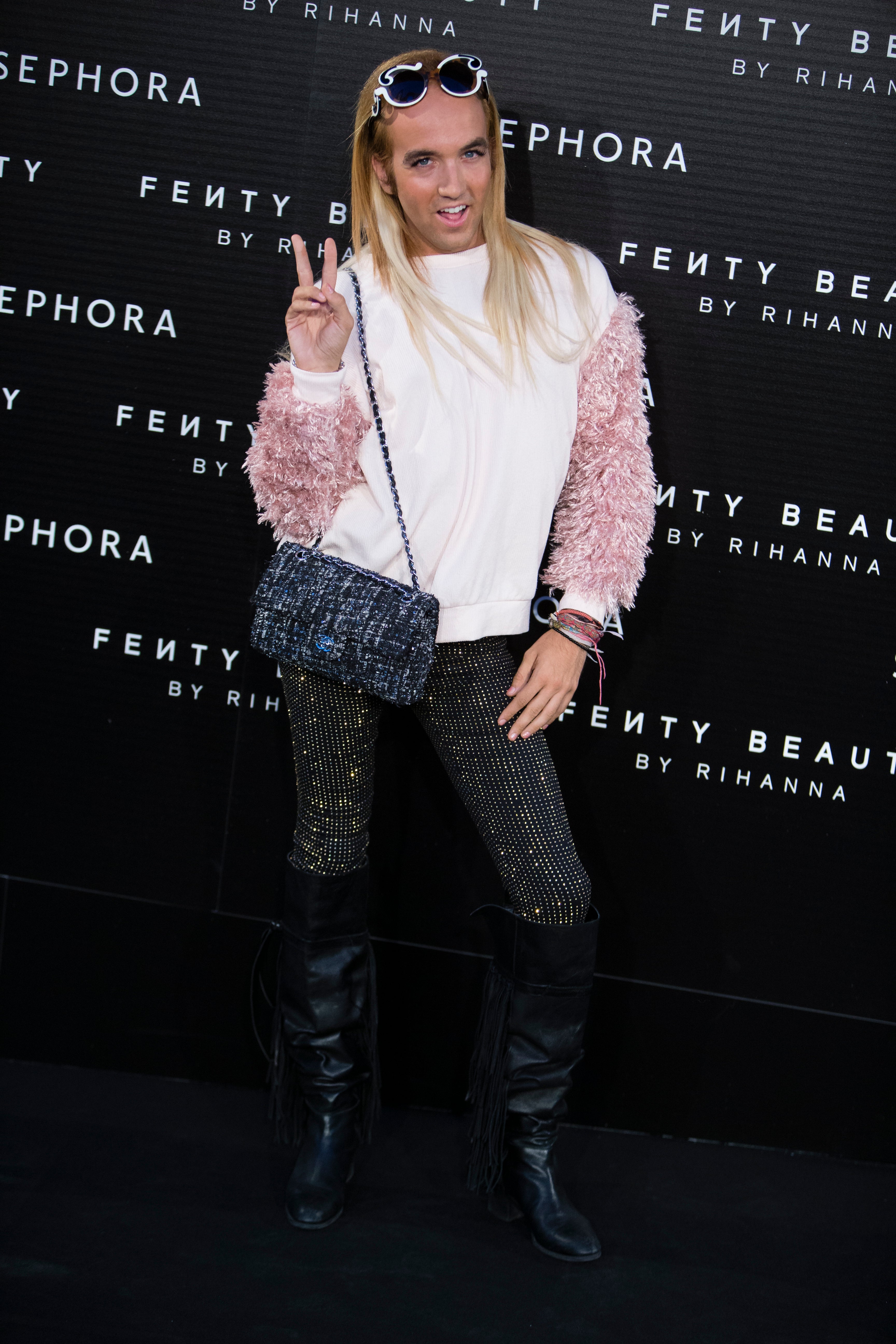 ¿Por qué los famosos utilizan animales salvajes para posar en sus redes? ¿Por qué los famosos utilizan animales salvajes para posar en sus redes?