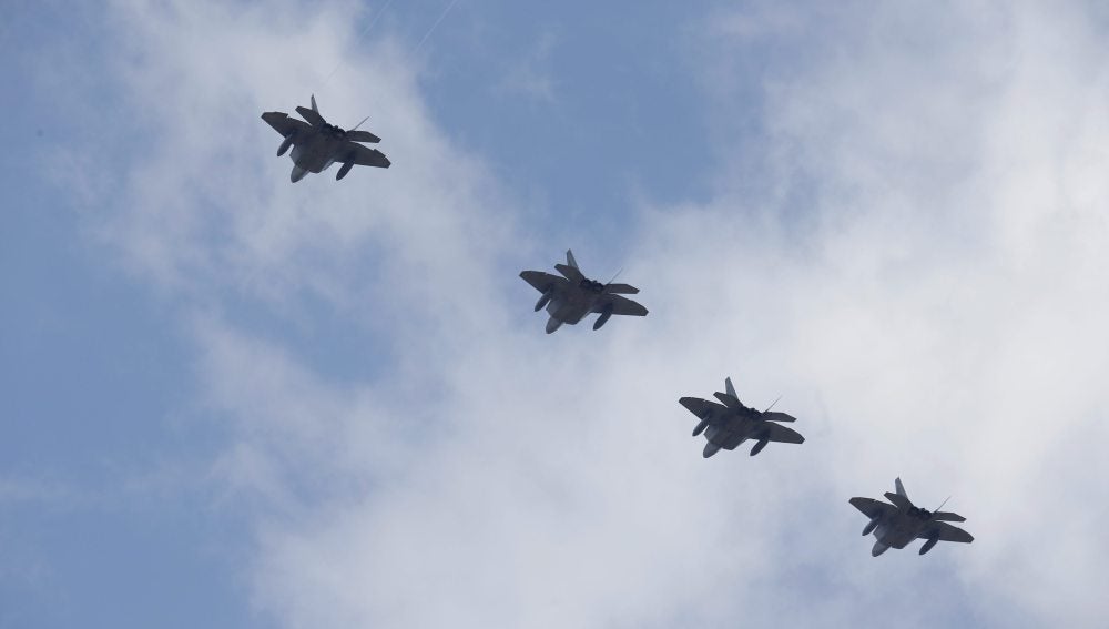 En la imagen, cuatro cazas F-22 Raptor En la imagen, cuatro cazas F-22 Raptor