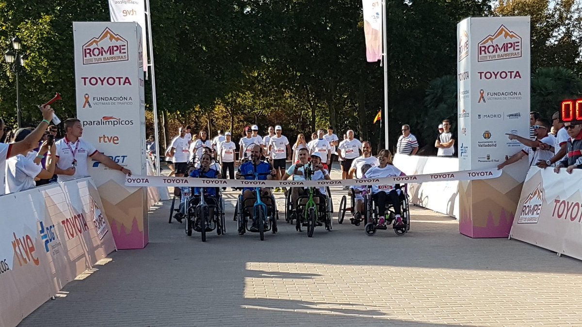 Numerosos deportistas parlímpicos participan en el reto #RompeTusBarreras corriendo de Valladolid a Madrid Numerosos deportistas parlímpicos participan en el reto #RompeTusBarreras corriendo de Valladolid a Madrid