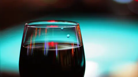 Viñedo y bodega donde se ha realizado el estudio. Viñedo y bodega donde se ha realizado el estudio.
