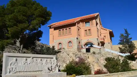 Ecoalbergue La Mola de Novelda Ecoalbergue La Mola de Novelda