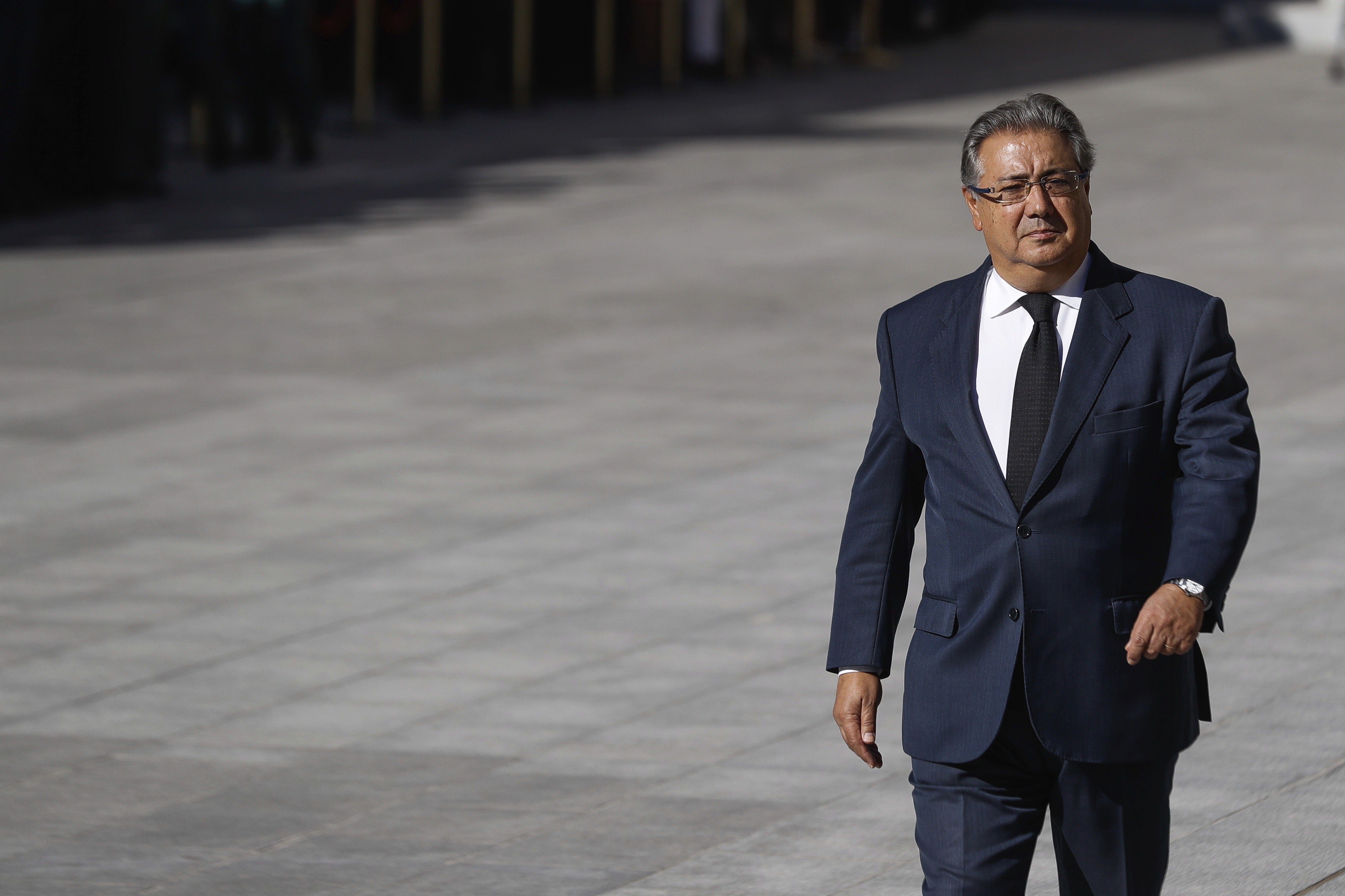 Zoido destaca la serenidad de las fuerzas de seguridad en Cataluña pese a los agravios Zoido destaca la serenidad de las fuerzas de seguridad en Cataluña pese a los agravios