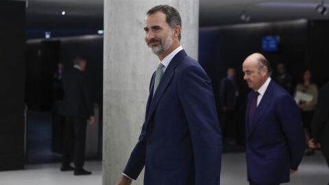 El Rey Felipe VI con Luis de Guindos