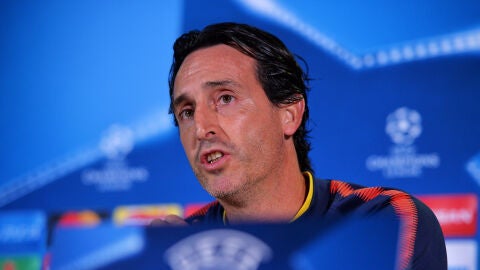 Emery en una rueda de prensa