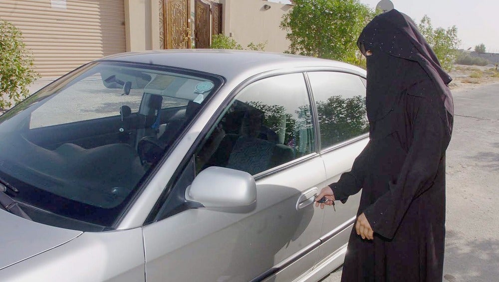 El Rey de Arabia Saudí permitirá que las mujeres puedan conducir.