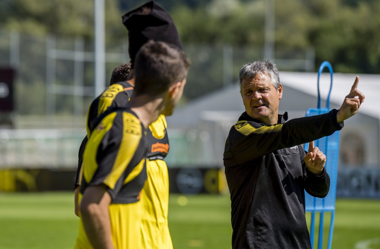 Así es el día a día de un segundo entrenador en el Borussia Dortmund: "Estamos en un buen momento, lo dicen los números" Así es el día a día de un segundo entrenador en el Borussia Dortmund: "Estamos en un buen momento, lo dicen los números"