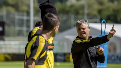 Albert Capellas, segundo entrenador del Borussia Dortmund. Albert Capellas, segundo entrenador del Borussia Dortmund.