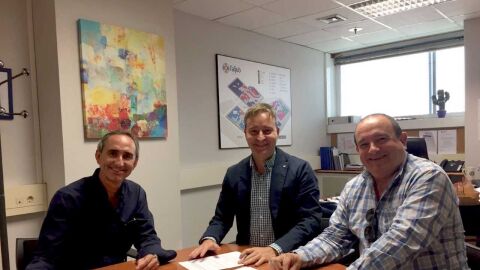 Momento de la firma del convenio con la Fundaci&oacute;n Museo de Pusol en el centro comercial L'Aljub