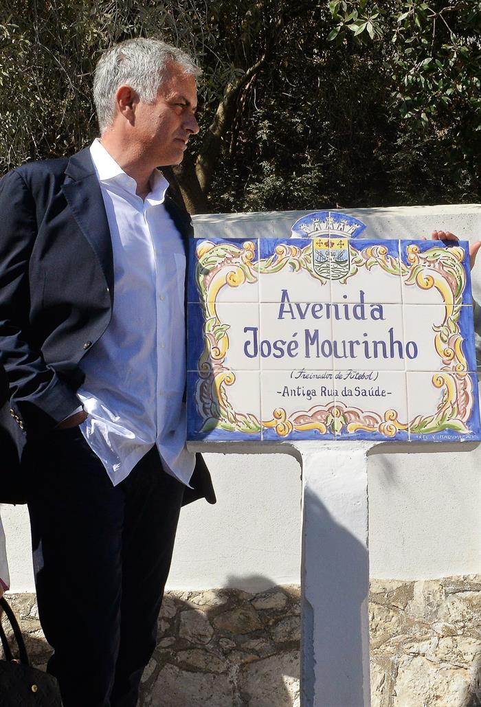 Mourinho: "En Setúbal me siento yo, vuelvo por las personas que se dejan de tonterías de 'The Special One''" Mourinho: "En Setúbal me siento yo, vuelvo por las personas que se dejan de tonterías de 'The Special One''"