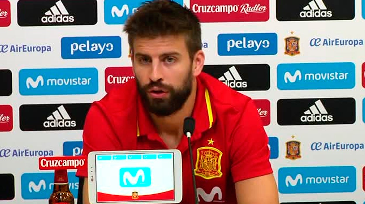 Rubén Amón indulta a Piqué: "No hace falta sentir la roja como la piel para defenderla en un campo de fútbol" Rubén Amón indulta a Piqué: "No hace falta sentir la roja como la piel para defenderla en un campo de fútbol"