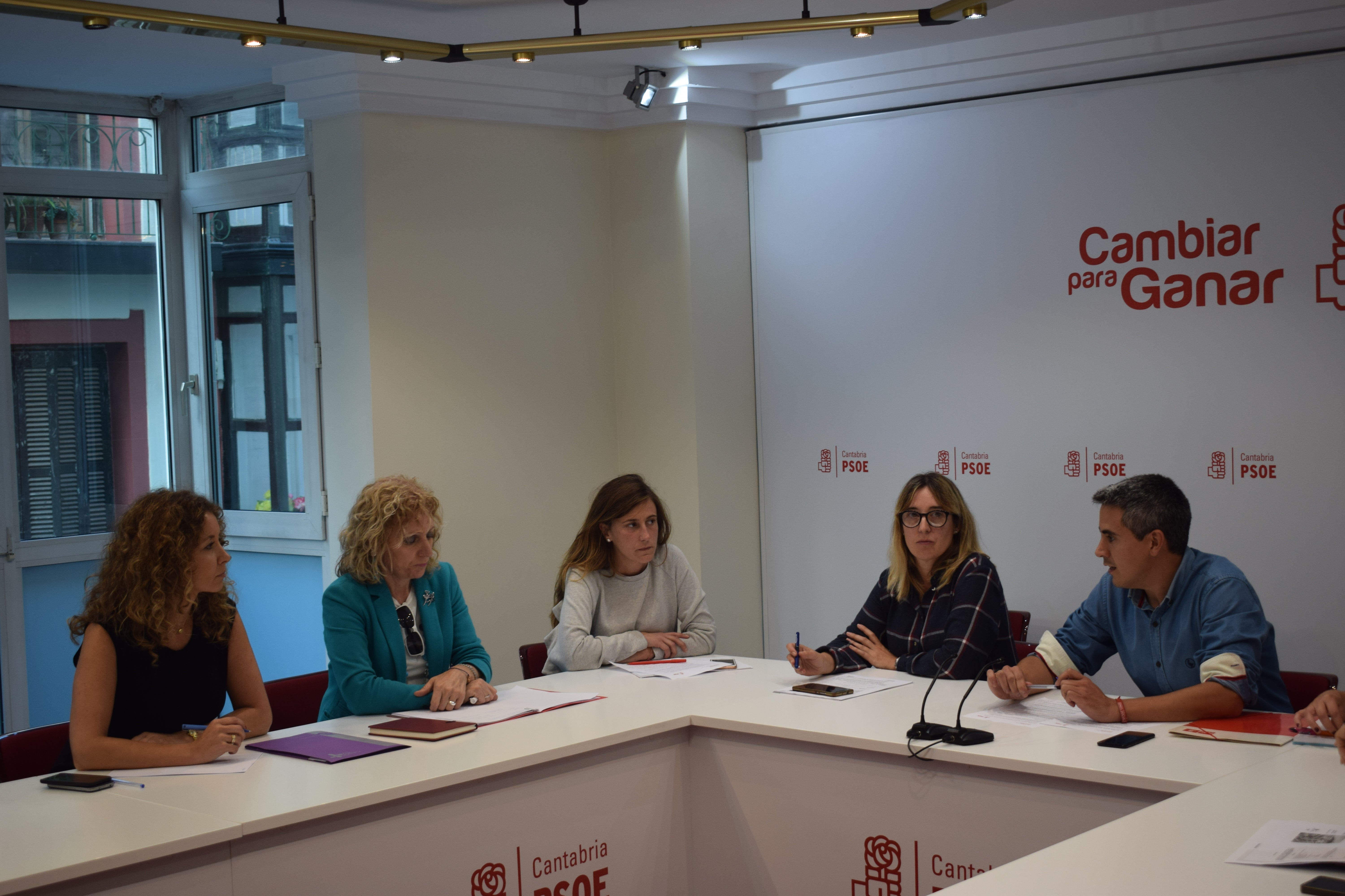 El PSOE pide de nuevo a la vicepresidenta un cambio en la línea de trabajo de MARE y SODERCAN El PSOE pide de nuevo a la vicepresidenta un cambio en la línea de trabajo de MARE y SODERCAN