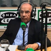Alfonso Guerra durante una entrevista en Onda Cero
