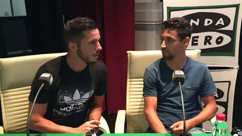 Los centrocampistas Jesús Navas y Pablo Sarabia. Los centrocampistas Jesús Navas y Pablo Sarabia.