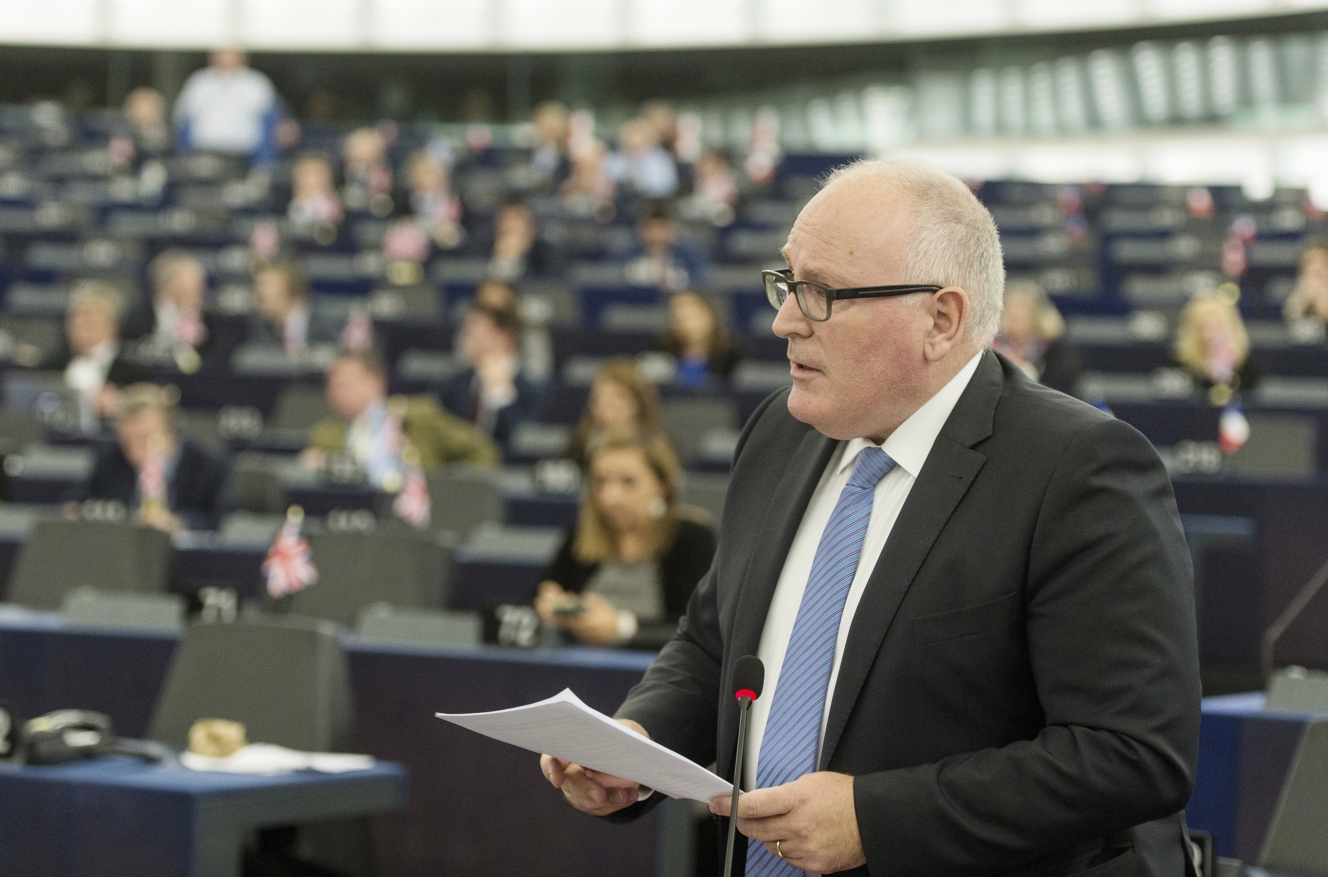El vicepresidente de la Comisión Europea: "La defensa del Estado de derecho a veces requiere el uso proporcionado de la fuerza" El vicepresidente de la Comisión Europea: "La defensa del Estado de derecho a veces requiere el uso proporcionado de la fuerza"