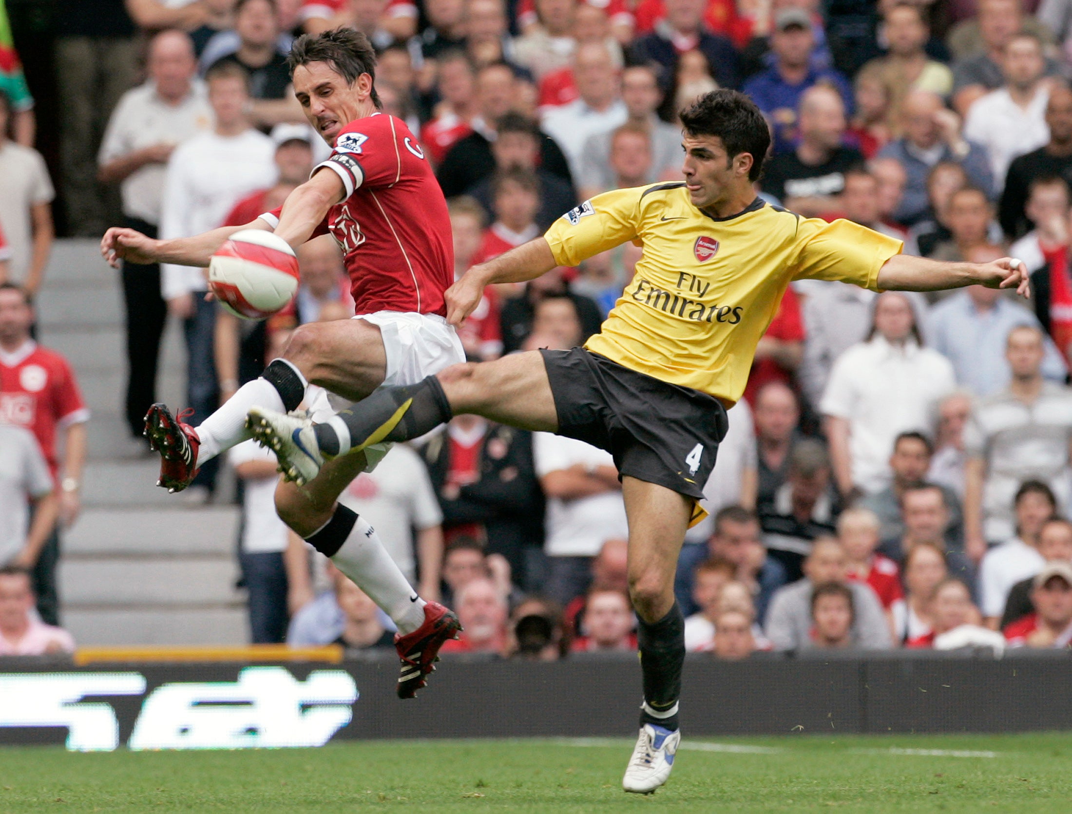 Cesc Fábregas revela que tiró un trozo de pizza a Alex Ferguson tras un Manchester United - Arsenal Cesc Fábregas revela que tiró un trozo de pizza a Alex Ferguson tras un Manchester United - Arsenal