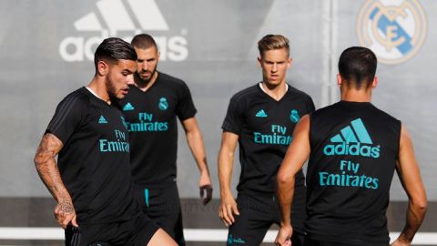 Theo Hern&aacute;ndez y Benzema, en un entrenamiento del Real Madrid.