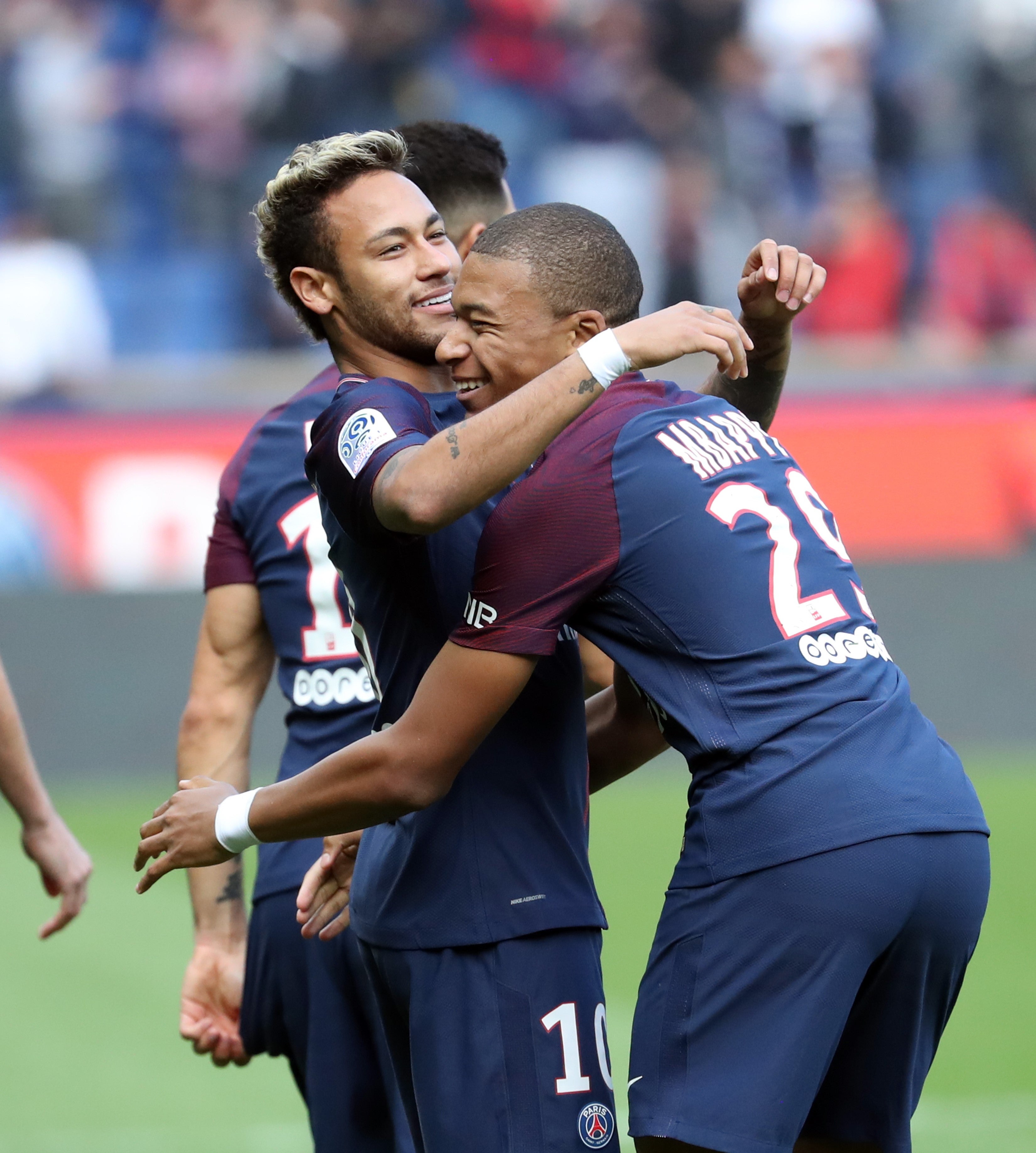 El debate de los jueves: ¿Ficharías a Neymar o Mbappé para sustituir a Cristiano Ronaldo" El debate de los jueves: ¿Ficharías a Neymar o Mbappé para sustituir a Cristiano Ronaldo"