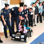 Hospital de San Diego, EEUU, que lleva a quirófano a los niños en coches teledirigidos