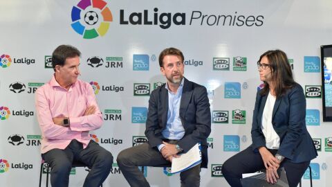 Jos&eacute; Ram&oacute;n de La Morena junto a Carlos Alonso, Presidente del Cabildo de Tenerife y Cristina S&aacute;nchez, miembro de LaLiga