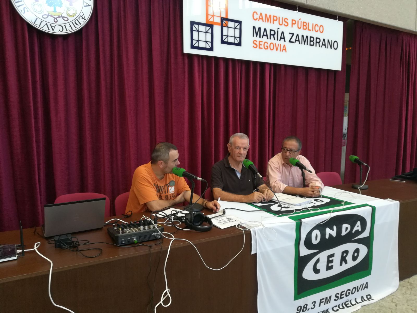 Entrevista al Vicerrector del Campus Juan José Garcillán García y Andrés Palacios Decano de la Facultad de Educación Entrevista al Vicerrector del Campus Juan José Garcillán García y Andrés Palacios Decano de la Facultad de Educación