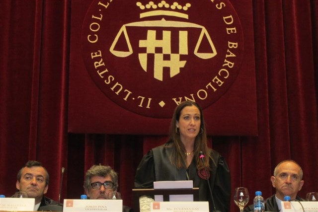 Decana del Colegio de abogados de Barcelona: "Puigdemont puede aceptar una negociación y vamos a trasladar la propuesta al Congreso" Decana del Colegio de abogados de Barcelona: "Puigdemont puede aceptar una negociación y vamos a trasladar la propuesta al Congreso"