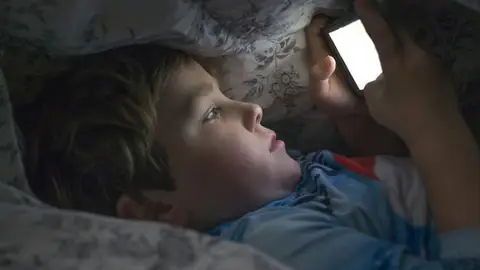 El uso del móvil puede provocar mal comportamiento en los niños NIÑOS