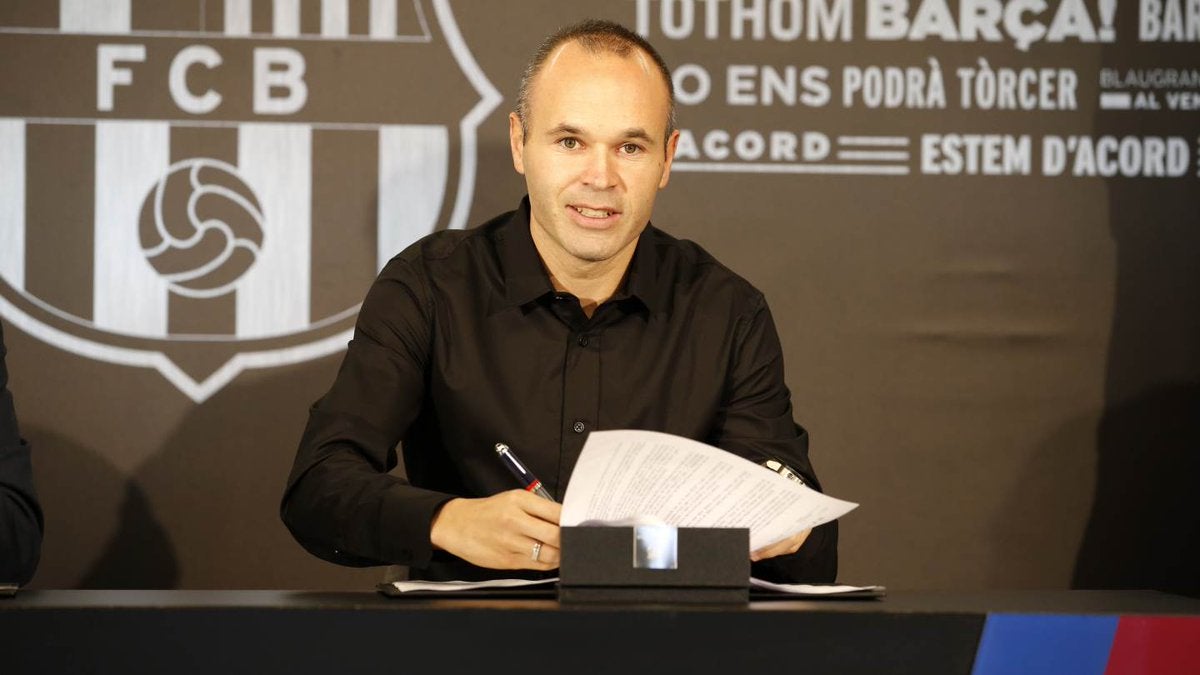 Iniesta, renovado de por vida con el Barcelona: "Estaré aquí hasta que mi cuerpo y mi mente digan basta" Iniesta, renovado de por vida con el Barcelona: "Estaré aquí hasta que mi cuerpo y mi mente digan basta"