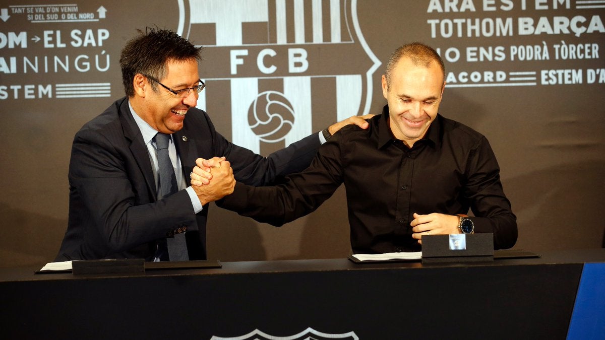 Bartomeu: "Iniesta se ha ganado renovar con el Barcelona de por vida" Bartomeu: "Iniesta se ha ganado renovar con el Barcelona de por vida"